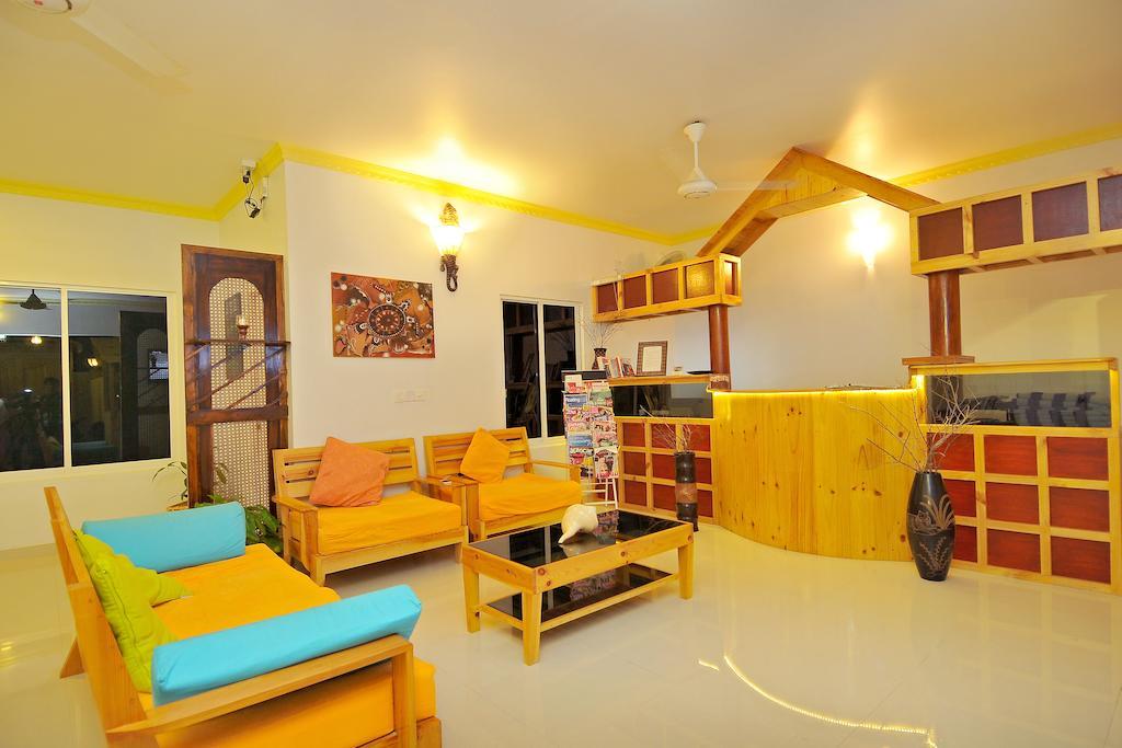 Arena Lodge Sky Maafushi Exteriör bild