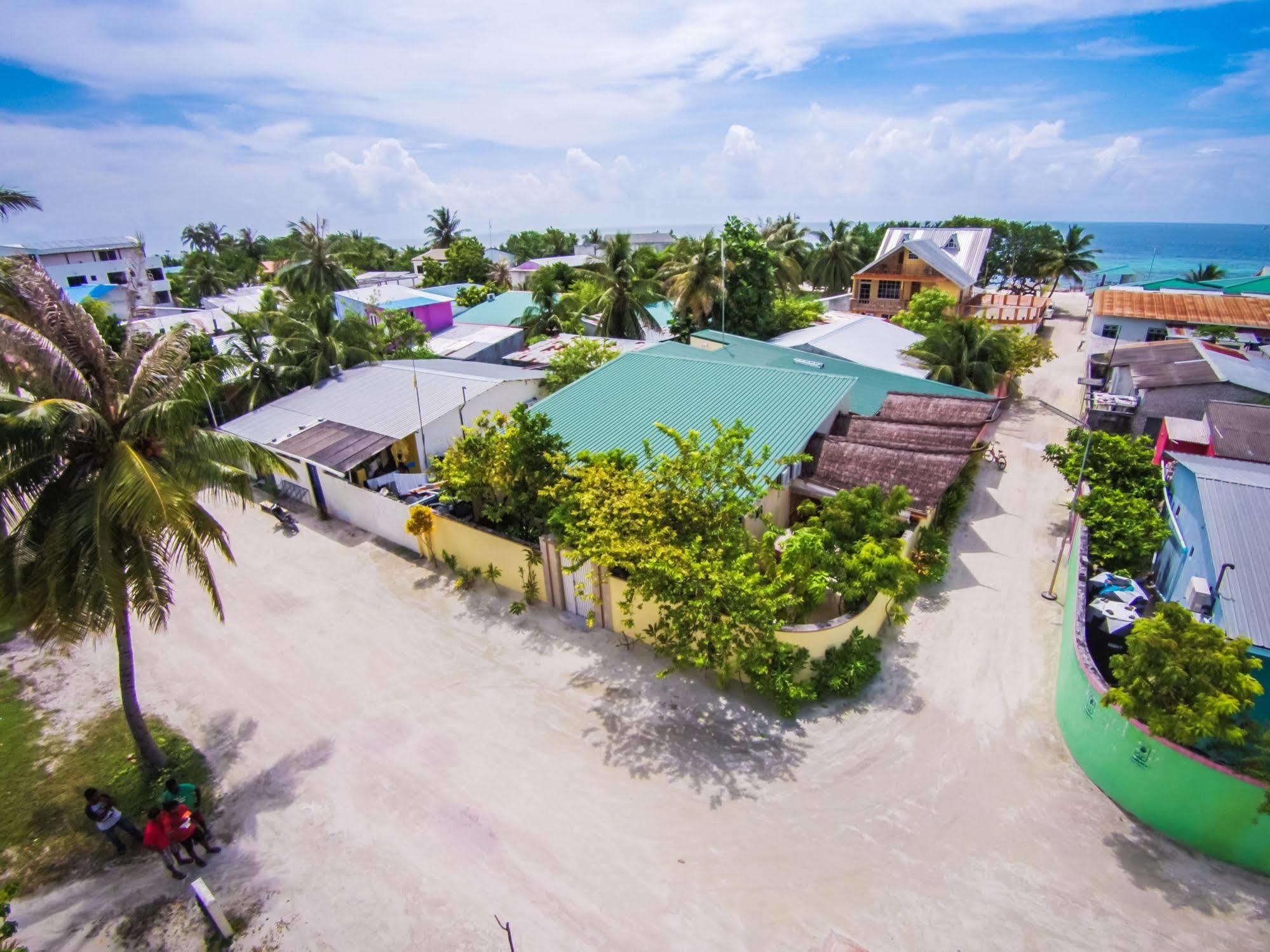 Arena Lodge Sky Maafushi Exteriör bild